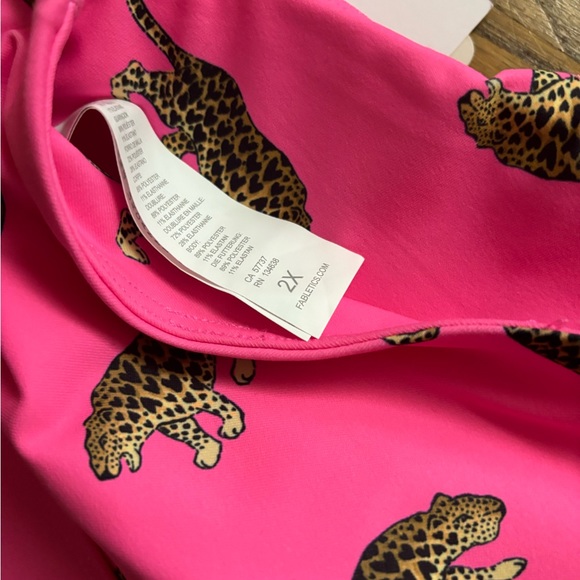 NWT Fabletics Oasis Twist hot pink leopard sports bra size 2X - Picture 2 of 6